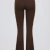 Geraffte, ausgestellte Hose aus gebürstetem Jersey in Pecan-Mélange Geraffte, ausgestellte Hose aus gebürstetem Jersey in Pecan-Mélange