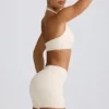 Geraffte Mini-Shorts in Elfenbein-Mélange