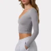 Gerafftes, langärmeliges Crop-Top in Grau