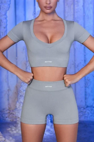 Gerippte Mini-Shorts in Grau