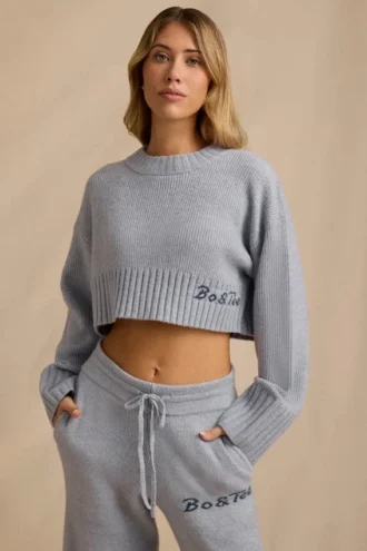 Gerippter, verkürzter Pullover aus Strick in Soft Blue