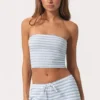 Geripptes Jersey-Bandeau-Oberteil mit blauen Streifen Geripptes Jersey-Bandeau-Oberteil mit blauen Streifen
