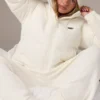 Gesteppte Pufferjacke aus Cord in Elfenbein Gesteppte Pufferjacke aus Cord in Elfenbein