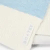 Gestreifter Strickschal in Puderblau