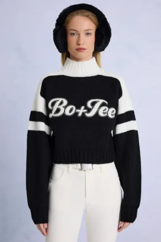Gestrickter, verkürzter Pullover mit Logo in Schwarz