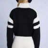 Gestrickter, verkürzter Pullover mit Logo in Schwarz