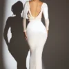 Ginevra-Maxikleid aus Samt mit langen Ärmeln in Elfenbein Ginevra-Maxikleid aus Samt mit langen Ärmeln in Elfenbein