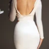 Ginevra-Maxikleid aus Samt mit langen Ärmeln in Elfenbein Ginevra-Maxikleid aus Samt mit langen Ärmeln in Elfenbein
