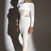 Ginevra-Maxikleid aus Samt mit langen Ärmeln in Elfenbein Ginevra-Maxikleid aus Samt mit langen Ärmeln in Elfenbein