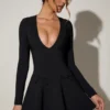 Graciela Minikleid mit Schleifendetail, tiefem Ausschnitt und A-Linien-Schnitt in Schwarz