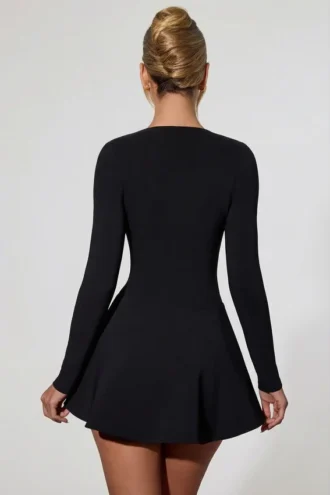 Graciela Minikleid mit Schleifendetail, tiefem Ausschnitt und A-Linien-Schnitt in Schwarz
