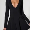 Graciela Minikleid mit Schleifendetail, tiefem Ausschnitt und A-Linien-Schnitt in Schwarz