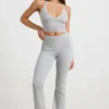 Grob gestrickte Hose mit Umschlag und ausgestelltem Bein in Grau meliert Grob gestrickte Hose mit Umschlag und ausgestelltem Bein in Grau meliert