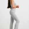 Grob gestrickte Hose mit Umschlag und ausgestelltem Bein in Grau meliert Grob gestrickte Hose mit Umschlag und ausgestelltem Bein in Grau meliert