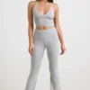 Grob gestrickte Hose mit Umschlag und ausgestelltem Bein in Grau meliert Grob gestrickte Hose mit Umschlag und ausgestelltem Bein in Grau meliert