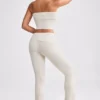 Grob gestrickte Kick-Flare-Hose mit Umschlag in Creme Grob gestrickte Kick-Flare-Hose mit Umschlag in Creme