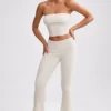 Grob gestrickte Kick-Flare-Hose mit Umschlag in Creme Grob gestrickte Kick-Flare-Hose mit Umschlag in Creme