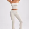 Grob gestrickte Kick-Flare-Hose mit Umschlag in Creme Grob gestrickte Kick-Flare-Hose mit Umschlag in Creme
