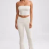 Grob gestrickte Kick-Flare-Hose mit Umschlag in Creme Grob gestrickte Kick-Flare-Hose mit Umschlag in Creme