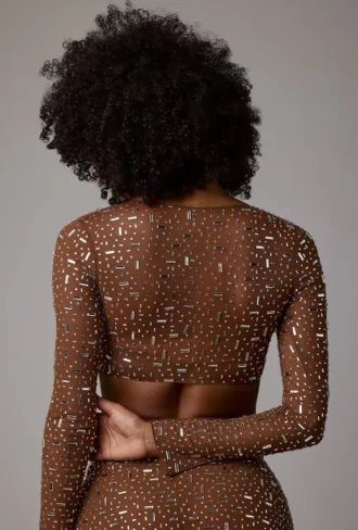 Guilia Transparentes, verziertes, langärmeliges Crop-Top in Mocha