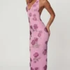 Gyda verziertes Maxikleid mit Neckholder in zartem Rosa Gyda verziertes Maxikleid mit Neckholder in zartem Rosa