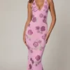 Gyda verziertes Maxikleid mit Neckholder in zartem Rosa Gyda verziertes Maxikleid mit Neckholder in zartem Rosa