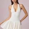 Haddie Modal-Minikleid mit Broderie Anglaise und Neckholder-Ausschnitt in Weiß Haddie Modal-Minikleid mit Broderie Anglaise und Neckholder-Ausschnitt in Weiß
