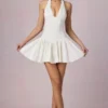 Haddie Modal-Minikleid mit Broderie Anglaise und Neckholder-Ausschnitt in Weiß Haddie Modal-Minikleid mit Broderie Anglaise und Neckholder-Ausschnitt in Weiß
