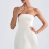 Haisley Bandeau-Minikleid mit strukturiertem Tulpenrock in Elfenbein