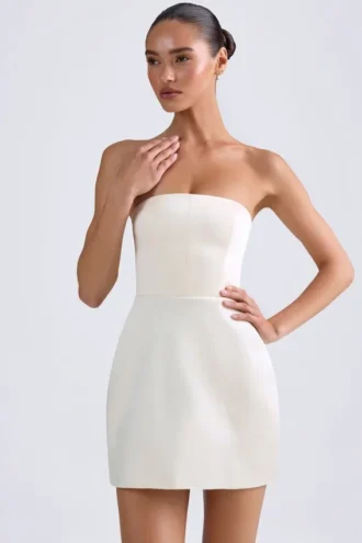 Haisley Bandeau-Minikleid mit strukturiertem Tulpenrock in Elfenbein