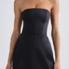 Haisley Bandeau-Minikleid mit strukturierter Tulpenform in Schwarz Haisley Bandeau-Minikleid mit strukturierter Tulpenform in Schwarz