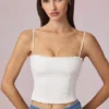 Hania Modal-Oberteil mit Broderie Anglaise in Weiß Hania Modal-Oberteil mit Broderie Anglaise in Weiß