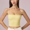 Hania Modal-Oberteil mit Broderie Anglaise in Zitronengelb