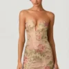 Harlie Minikleid mit Herzausschnitt und A-Linien-Schnitt, verziert mit Hotfix-Steinen in Rosa