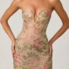 Harlie Minikleid mit Herzausschnitt und A-Linien-Schnitt, verziert mit Hotfix-Steinen in Rosa