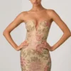 Harlie Minikleid mit Herzausschnitt und A-Linien-Schnitt, verziert mit Hotfix-Steinen in Rosa