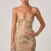 Harlie Minikleid mit Herzausschnitt und A-Linien-Schnitt, verziert mit Hotfix-Steinen in Rosa
