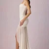 Haruna Asymmetrisches Korsettkleid mit Rüschen in Elfenbein Haruna Asymmetrisches Korsettkleid mit Rüschen in Elfenbein
