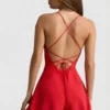 Helaia Playsuit mit Rüschen und offenem Rücken in Scharlachrot