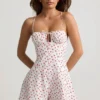 Helaia Playsuit mit Rüschen und rückenfreiem Ausschnitt in Kirschprint