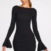 Helena – Langärmliges, drapiertes Minikleid aus geripptem Modal in Schwarz