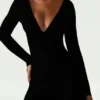 Helene Modal-Jumpsuit mit Rüschen, tiefem Ausschnitt und ausgestelltem Schnitt in Schwarz