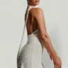 Henrietta – Verziertes Minikleid mit Schalschmuck und Neckholder-Ausschnitt in Weiß
