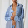 Hiva Oversize-Shirt mit Perlenverzierung in Himmelblau Hiva Oversize-Shirt mit Perlenverzierung in Himmelblau