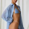 Hiva Oversize-Shirt mit Perlenverzierung in Himmelblau Hiva Oversize-Shirt mit Perlenverzierung in Himmelblau