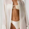 Hiva Oversize-Shirt mit Perlenverzierung in Perlweiß Hiva Oversize-Shirt mit Perlenverzierung in Perlweiß