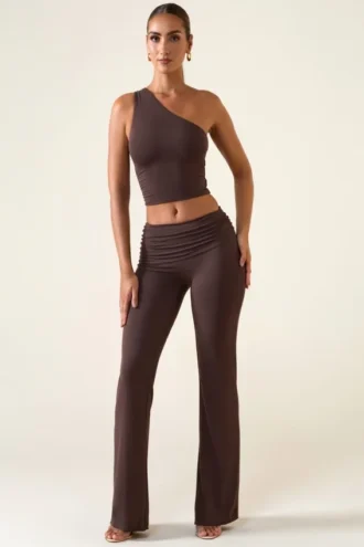Hollis Mid-Rise Straight-Leg-Hose in Schokoladenbraun