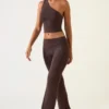 Hollis Mid-Rise Straight-Leg-Hose in Schokoladenbraun Hollis Mid-Rise Straight-Leg-Hose in Schokoladenbraun