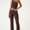 Hollis Mid-Rise Straight-Leg-Hose in Schokoladenbraun Hollis Mid-Rise Straight-Leg-Hose in Schokoladenbraun