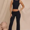 Hollis Mid-Rise Straight Leg Trousers in Schwarz Hollis Mid-Rise Straight Leg Trousers in Schwarz